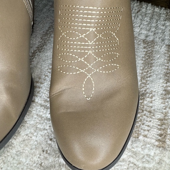 Extra Wide Calf Women’s Cowboy Boots - Picture 4 of 6